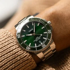 Oris ure Oris Aquis Date 41,5mm 733 7787 4157MB | Herreure Med Lænke | Herreure I Stål